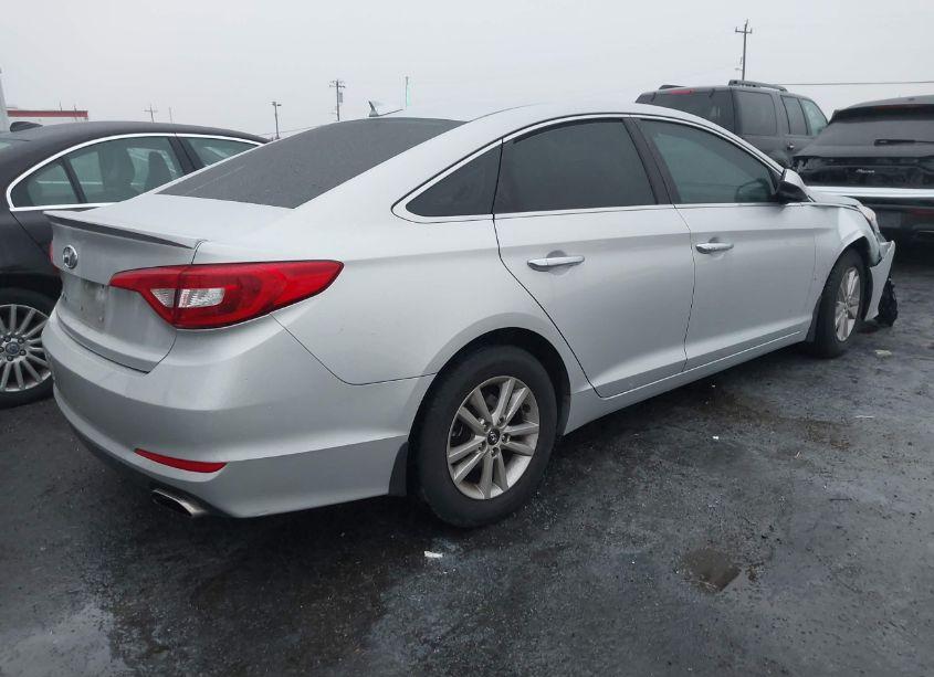 Photo 4 of 2015 Hyundai Sonata SE (VIN 5NPE24AF7FH175884)