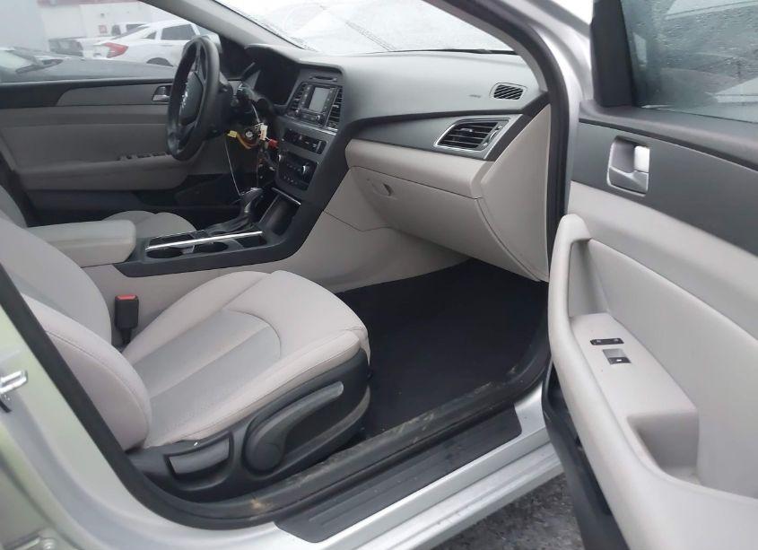 Photo 5 of 2015 Hyundai Sonata SE (VIN 5NPE24AF7FH175884)