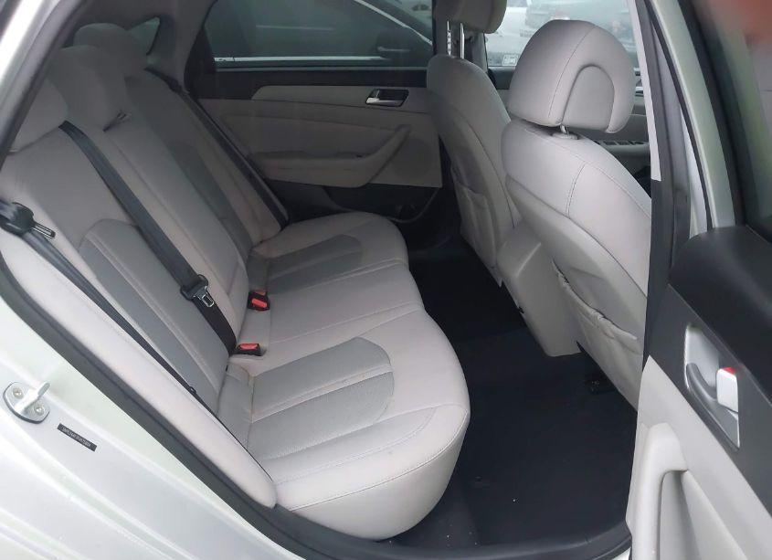 Photo 8 of 2015 Hyundai Sonata SE (VIN 5NPE24AF7FH175884)