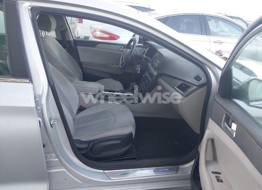 Photo 5 of 2015 Hyundai Sonata SE (VIN 5NPE24AF7FH186500)