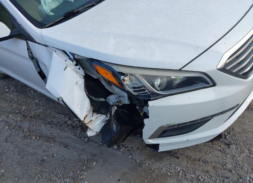 Photo 6 of 2015 Hyundai Sonata SE (VIN 5NPE24AF7FH187792)