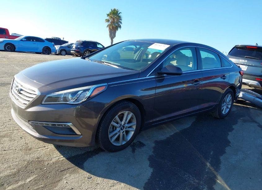 Photo 2 of 2015 Hyundai Sonata SE (VIN 5NPE24AF7FH199800)