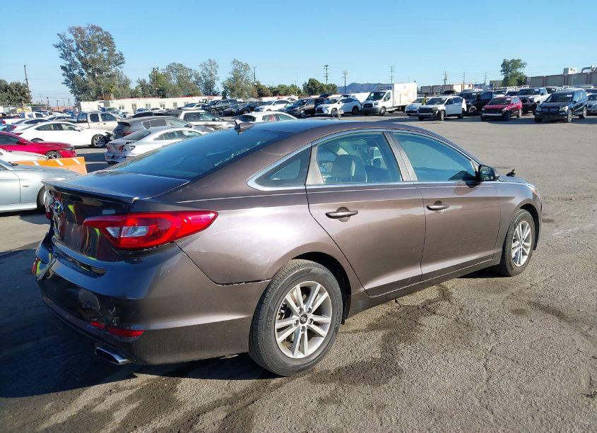 Photo 4 of 2015 Hyundai Sonata SE (VIN 5NPE24AF7FH199800)
