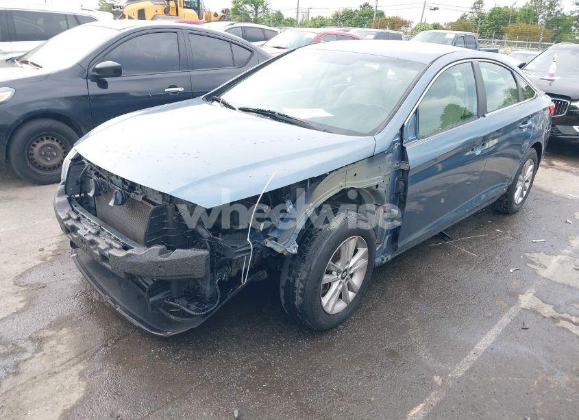 Photo 2 of 2015 Hyundai Sonata SE (VIN 5NPE24AF7FH206972)