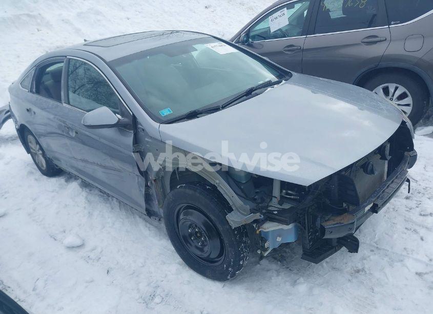 2015 Hyundai Sonata SE (VIN 5NPE24AF7FH210813) main photo