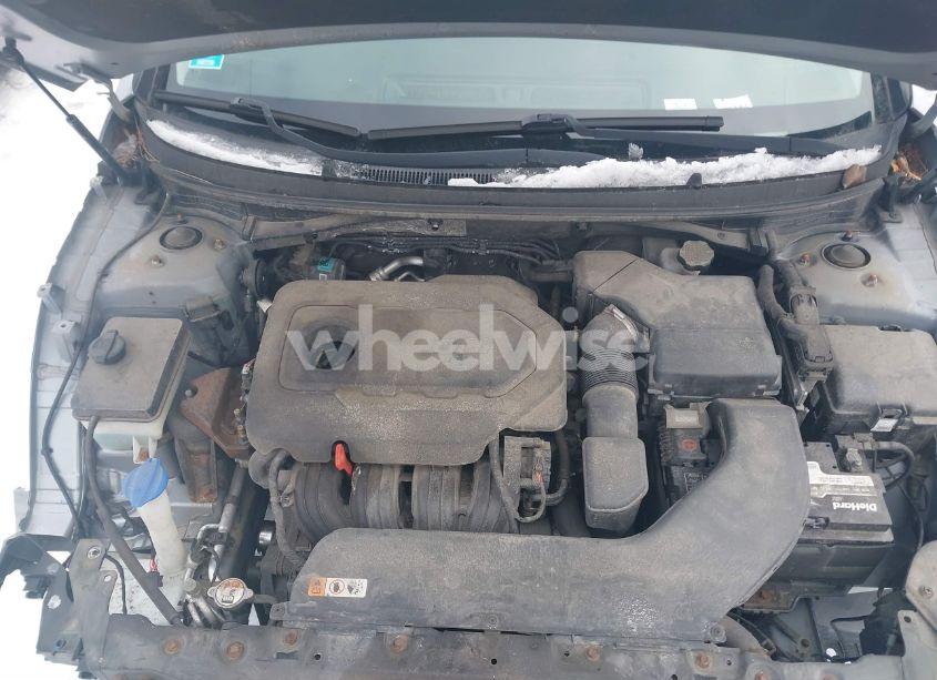Photo 10 of 2015 Hyundai Sonata SE (VIN 5NPE24AF7FH210813)