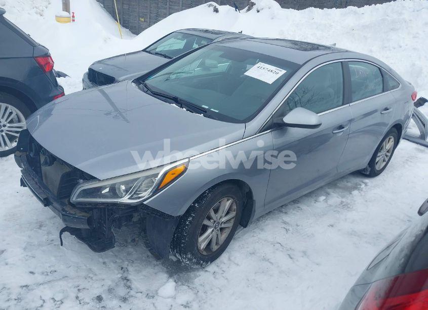 Photo 2 of 2015 Hyundai Sonata SE (VIN 5NPE24AF7FH210813)