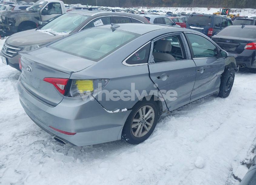 Photo 4 of 2015 Hyundai Sonata SE (VIN 5NPE24AF7FH210813)