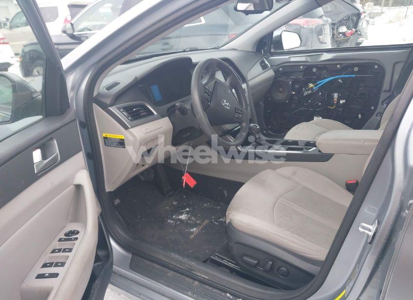 Photo 5 of 2015 Hyundai Sonata SE (VIN 5NPE24AF7FH210813)