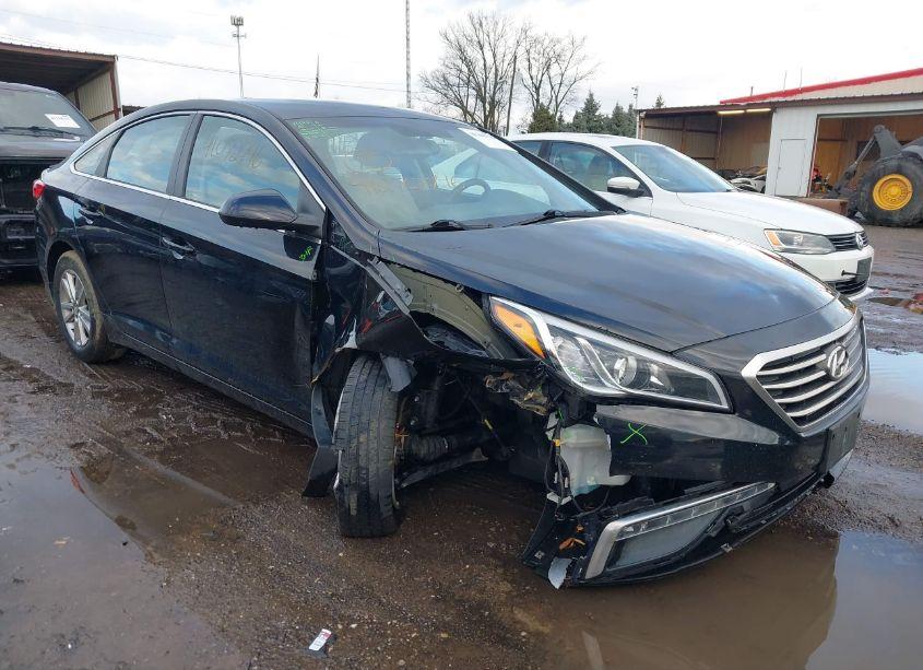 2015 Hyundai Sonata SE (VIN 5NPE24AF7FH213324) main photo