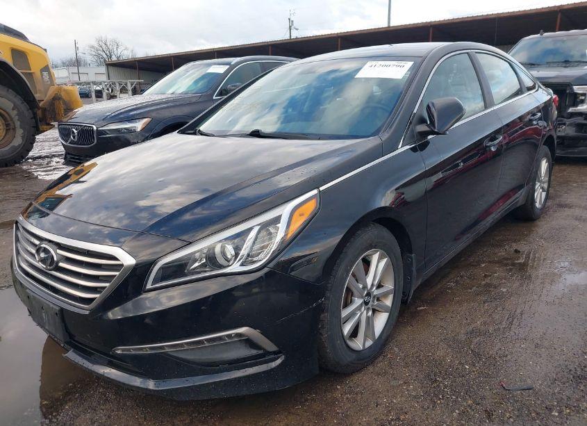 Photo 2 of 2015 Hyundai Sonata SE (VIN 5NPE24AF7FH213324)