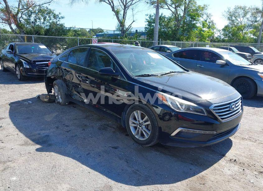 2015 Hyundai Sonata SE (VIN 5NPE24AF7FH214134) main photo