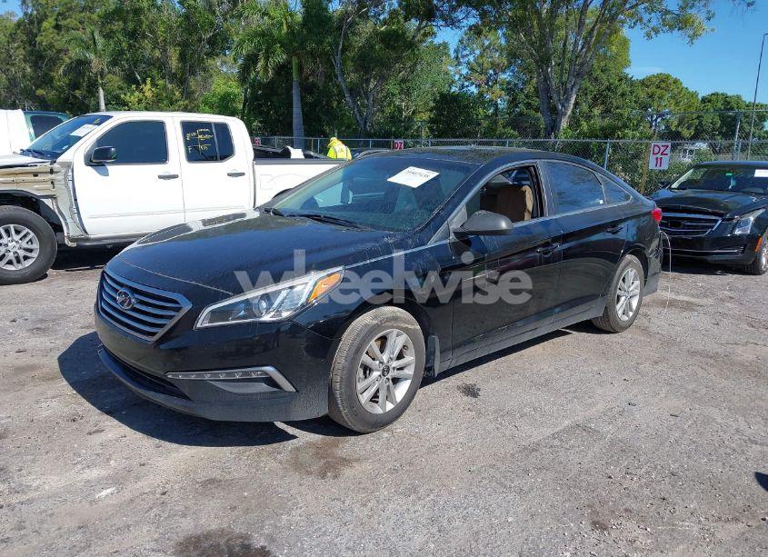 Photo 2 of 2015 Hyundai Sonata SE (VIN 5NPE24AF7FH214134)