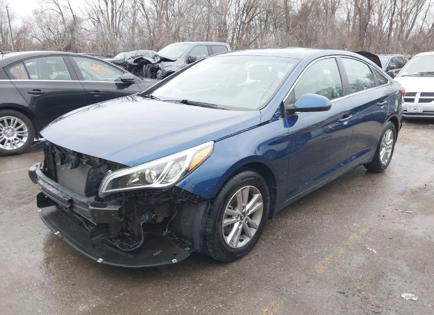 Photo 2 of 2015 Hyundai Sonata SE (VIN 5NPE24AF7FH217650)