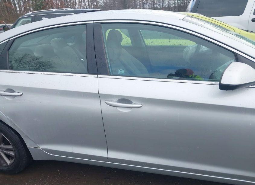 Photo 13 of 2015 Hyundai Sonata SE (VIN 5NPE24AF7FH217826)