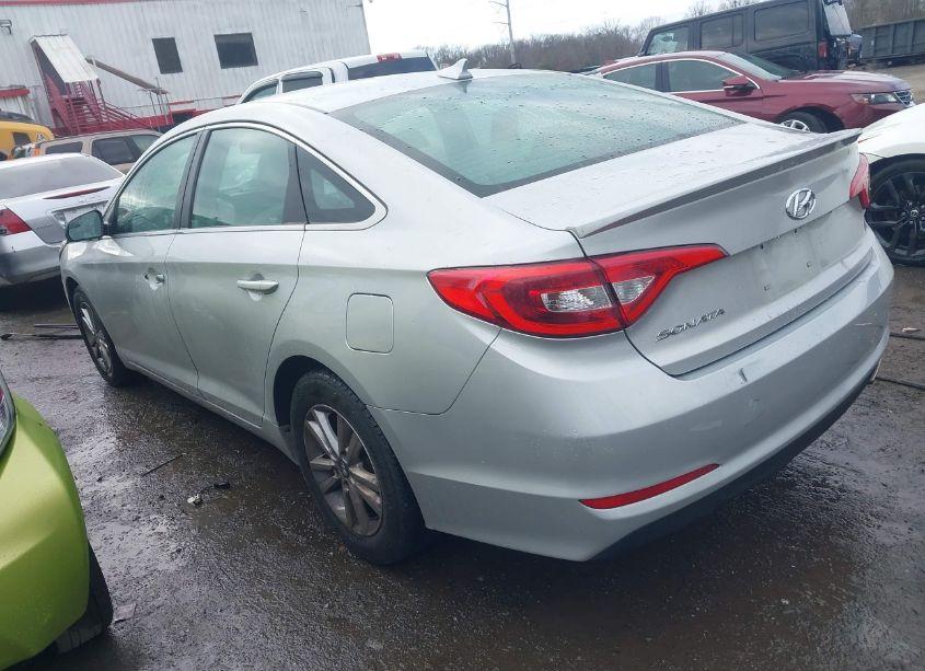Photo 3 of 2015 Hyundai Sonata SE (VIN 5NPE24AF7FH217826)