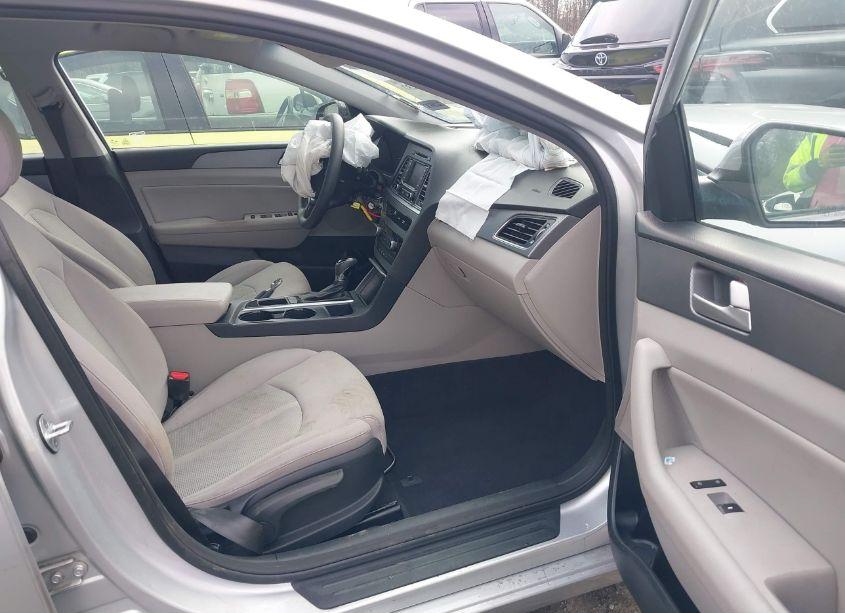 Photo 5 of 2015 Hyundai Sonata SE (VIN 5NPE24AF7FH217826)