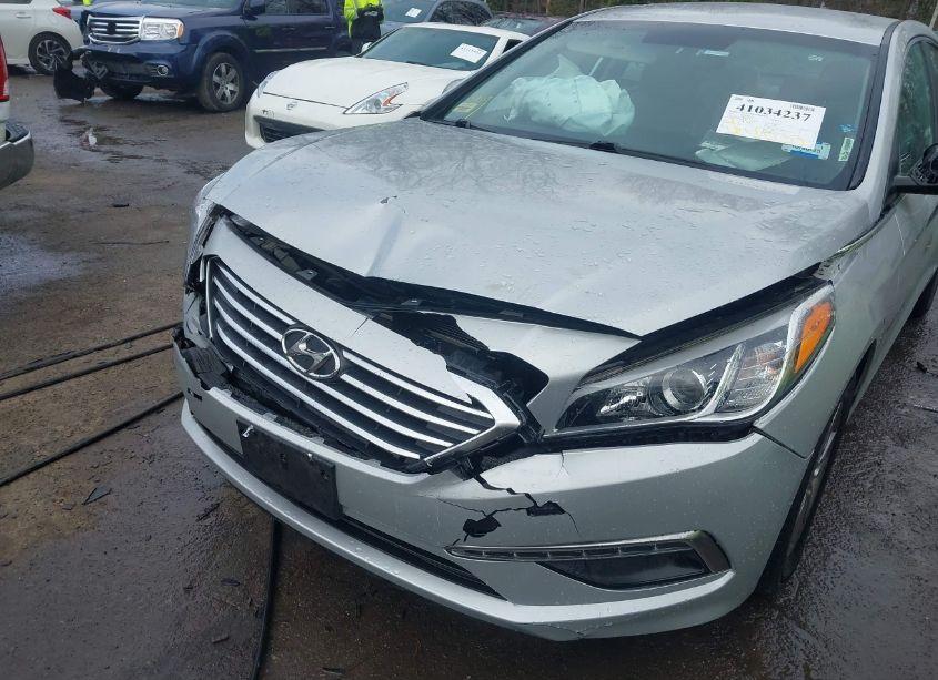 Photo 6 of 2015 Hyundai Sonata SE (VIN 5NPE24AF7FH217826)