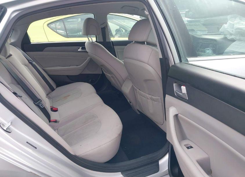 Photo 8 of 2015 Hyundai Sonata SE (VIN 5NPE24AF7FH217826)
