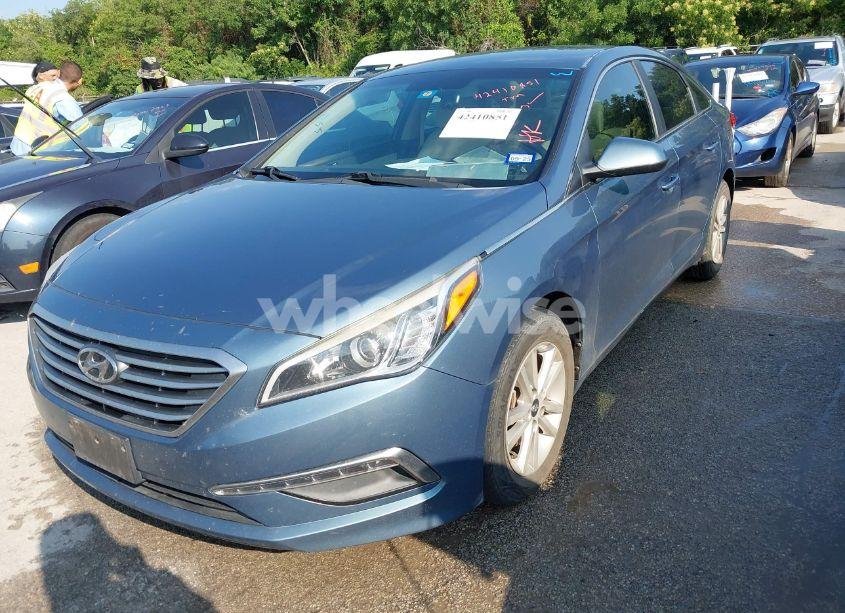 Photo 2 of 2015 Hyundai Sonata SE (VIN 5NPE24AF7FH218135)