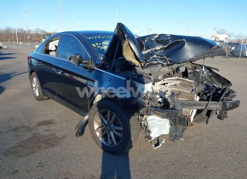 2015 Hyundai Sonata SE (VIN 5NPE24AF7FH219477) main photo