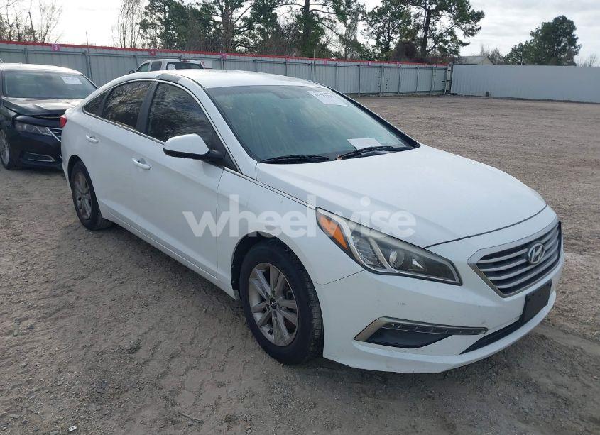 2015 Hyundai Sonata SE (VIN 5NPE24AF7FH225196) main photo