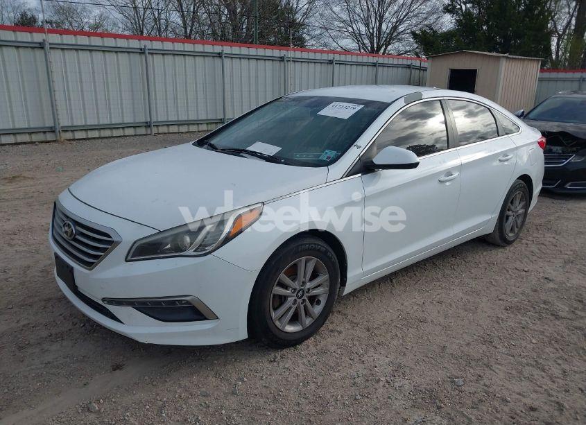 Photo 2 of 2015 Hyundai Sonata SE (VIN 5NPE24AF7FH225196)