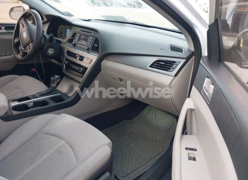 Photo 5 of 2015 Hyundai Sonata SE (VIN 5NPE24AF7FH225196)