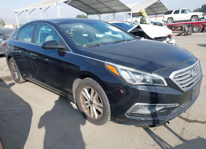 2015 Hyundai Sonata SE (VIN 5NPE24AF7FH232410) main photo