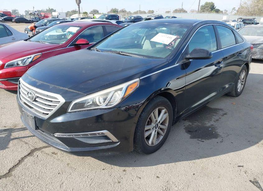 Photo 2 of 2015 Hyundai Sonata SE (VIN 5NPE24AF7FH232410)