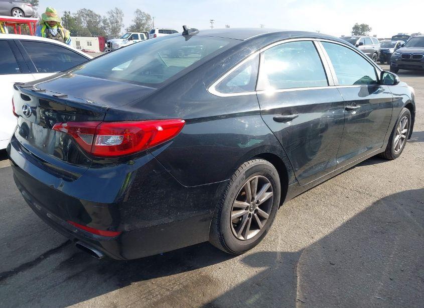 Photo 4 of 2015 Hyundai Sonata SE (VIN 5NPE24AF7FH232410)