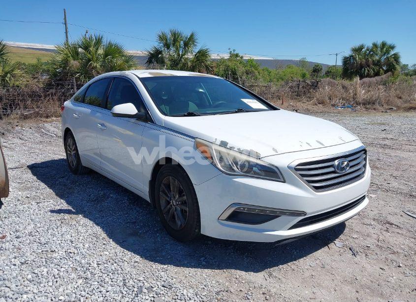 2015 Hyundai Sonata SE (VIN 5NPE24AF7FH247909) main photo