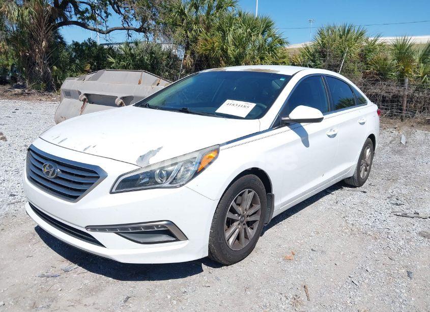 Photo 2 of 2015 Hyundai Sonata SE (VIN 5NPE24AF7FH247909)