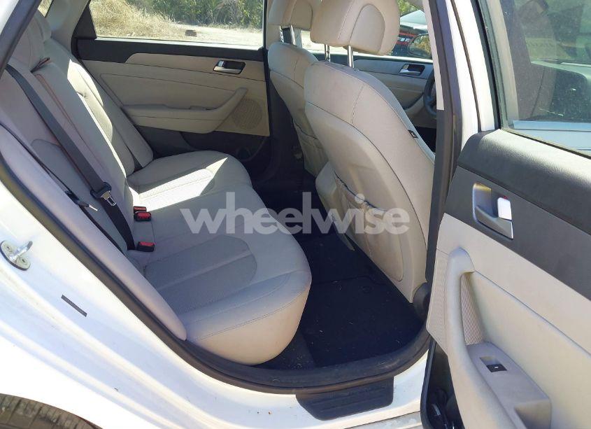 Photo 8 of 2015 Hyundai Sonata SE (VIN 5NPE24AF7FH247909)