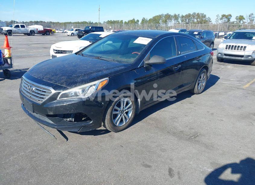 Photo 2 of 2015 Hyundai Sonata SE (VIN 5NPE24AF7FH250082)