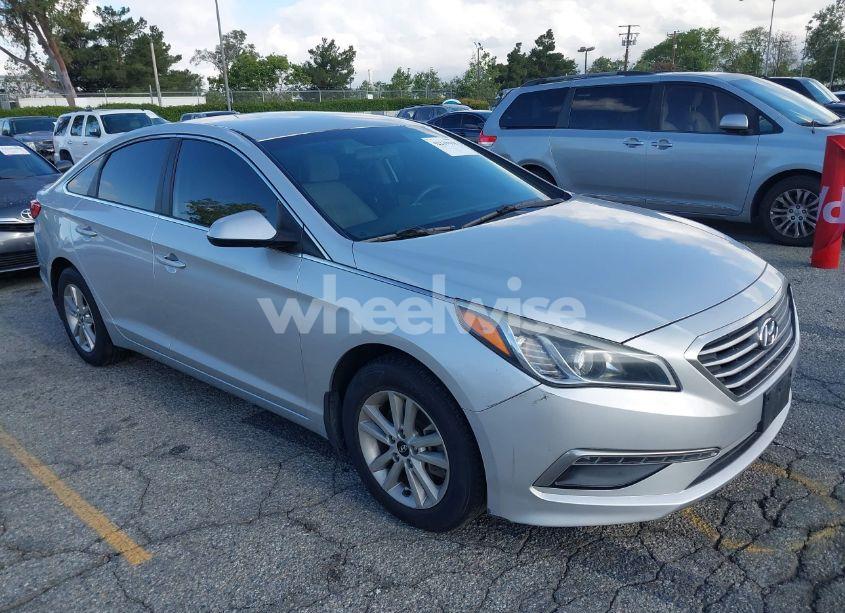 2015 Hyundai Sonata SE (VIN 5NPE24AF7FH250289) main photo