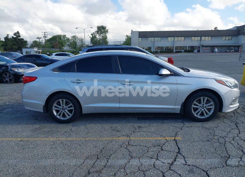 Photo 13 of 2015 Hyundai Sonata SE (VIN 5NPE24AF7FH250289)