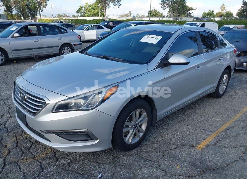 Photo 2 of 2015 Hyundai Sonata SE (VIN 5NPE24AF7FH250289)