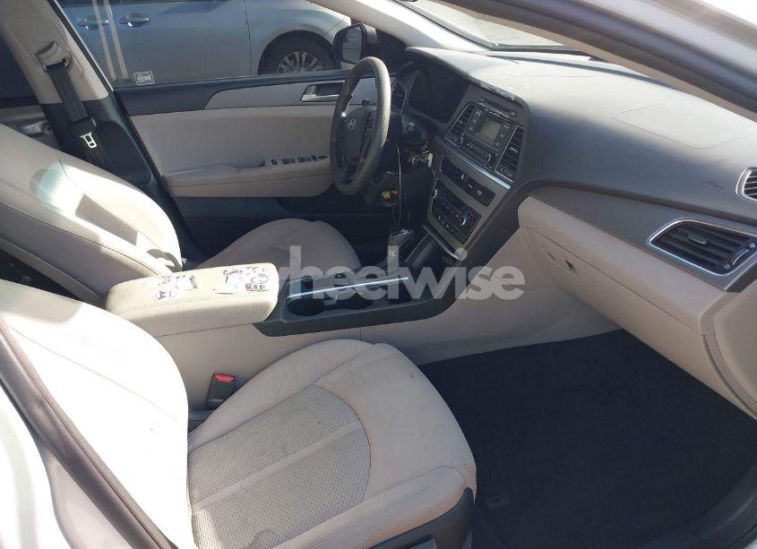 Photo 5 of 2015 Hyundai Sonata SE (VIN 5NPE24AF7FH250289)