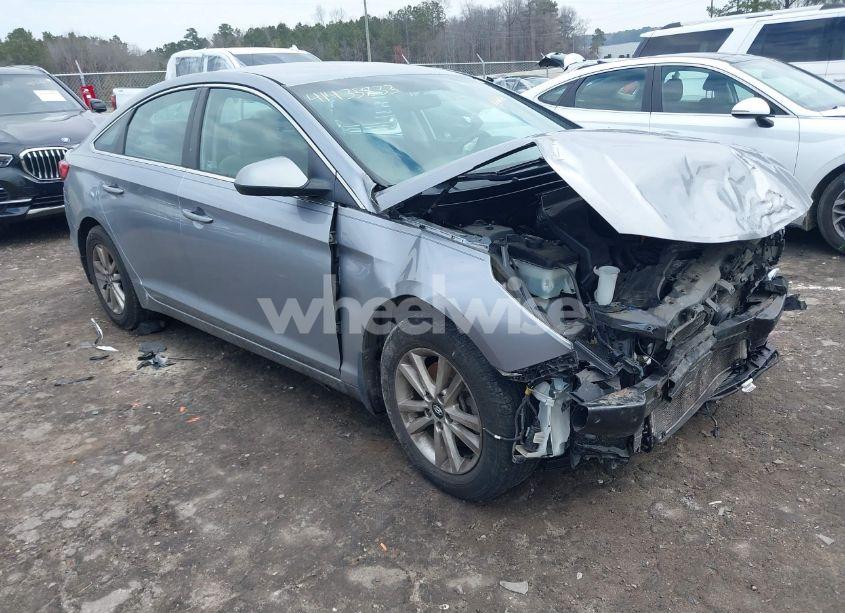 2015 Hyundai Sonata SE (VIN 5NPE24AF7FH251099) main photo