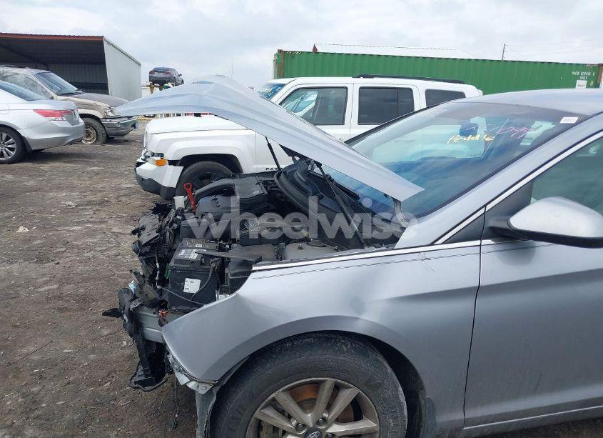 Photo 13 of 2015 Hyundai Sonata SE (VIN 5NPE24AF7FH251099)