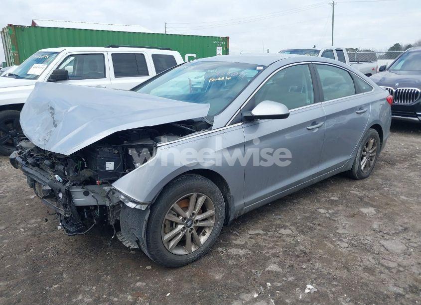 Photo 2 of 2015 Hyundai Sonata SE (VIN 5NPE24AF7FH251099)