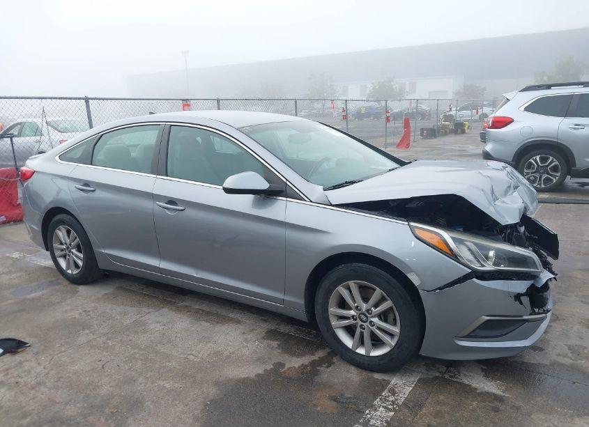 2016 Hyundai Sonata SE (VIN 5NPE24AF7GH267806) main photo