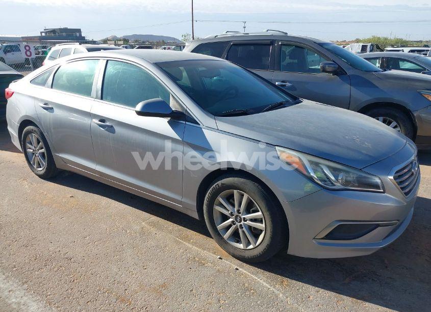 2016 Hyundai Sonata SE (VIN 5NPE24AF7GH269393) main photo