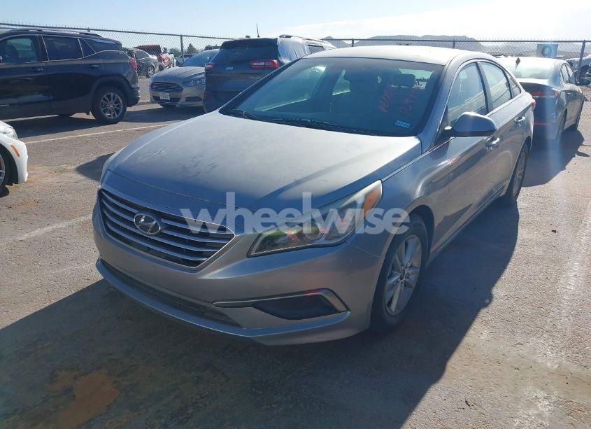 Photo 2 of 2016 Hyundai Sonata SE (VIN 5NPE24AF7GH269393)