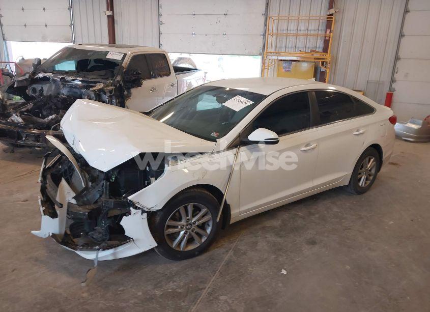Photo 2 of 2016 Hyundai Sonata SE (VIN 5NPE24AF7GH289675)