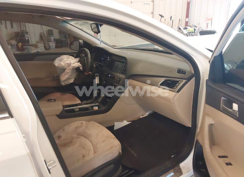 Photo 5 of 2016 Hyundai Sonata SE (VIN 5NPE24AF7GH289675)