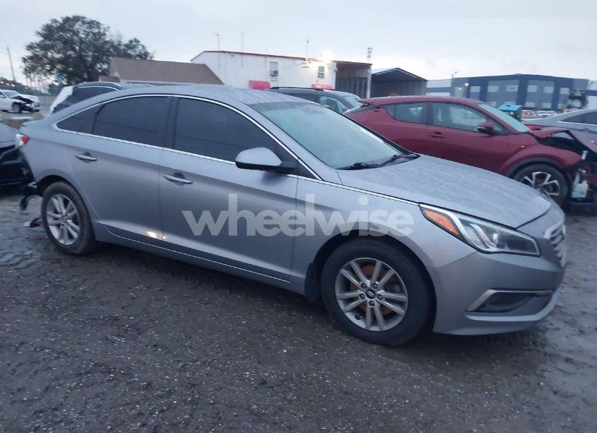 2016 Hyundai Sonata SE (VIN 5NPE24AF7GH289790) main photo