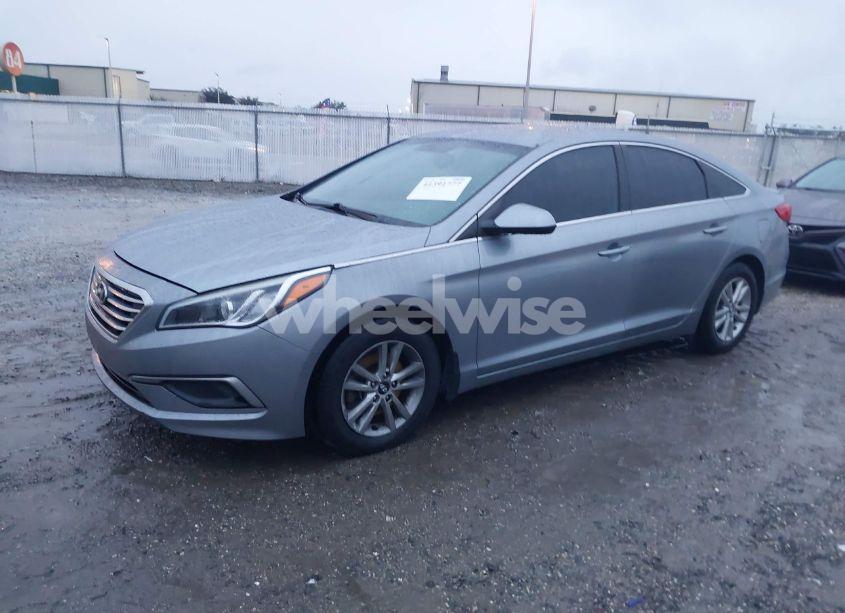 Photo 2 of 2016 Hyundai Sonata SE (VIN 5NPE24AF7GH289790)