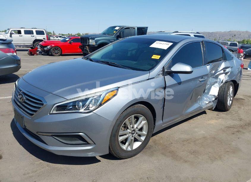 Photo 2 of 2016 Hyundai Sonata SE (VIN 5NPE24AF7GH316535)